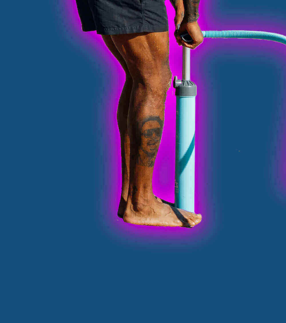 Person with a tattoo on their leg using a blue pump on a dark background