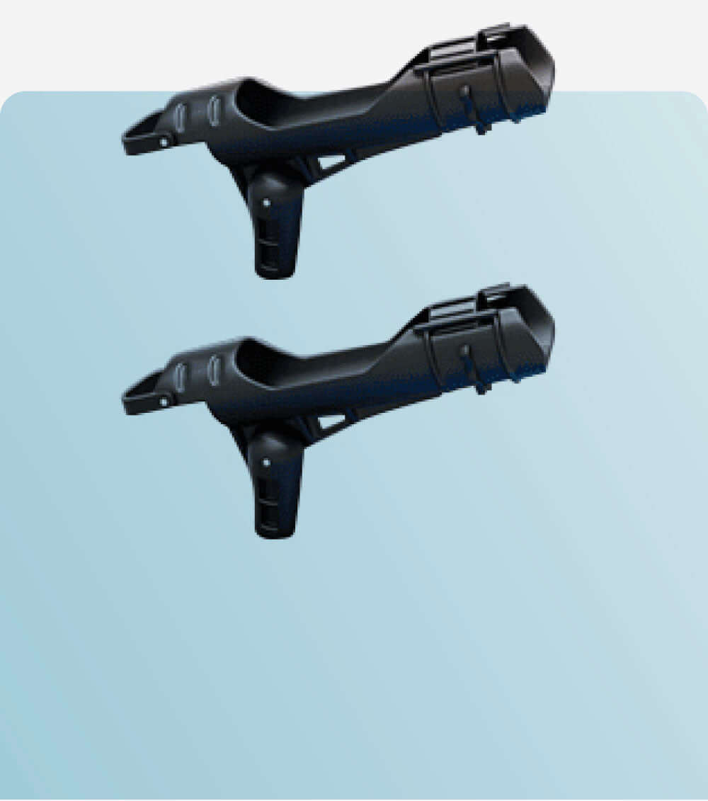 Deux boîtes de dérive de paddleboard noires positionnées sur un fond bleu clair